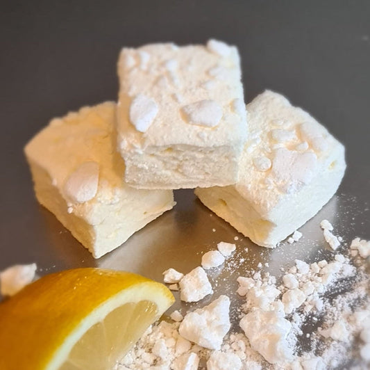 3 Lemon Meringue gourmet marshmallows with a slice of lemon and pieces of meringue